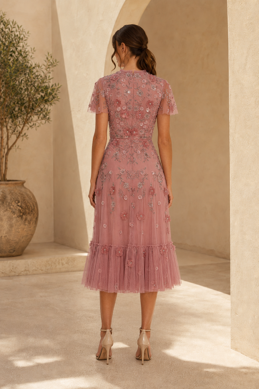 Florales besticktes Midi-Tüllkleid mit Volantärmeln