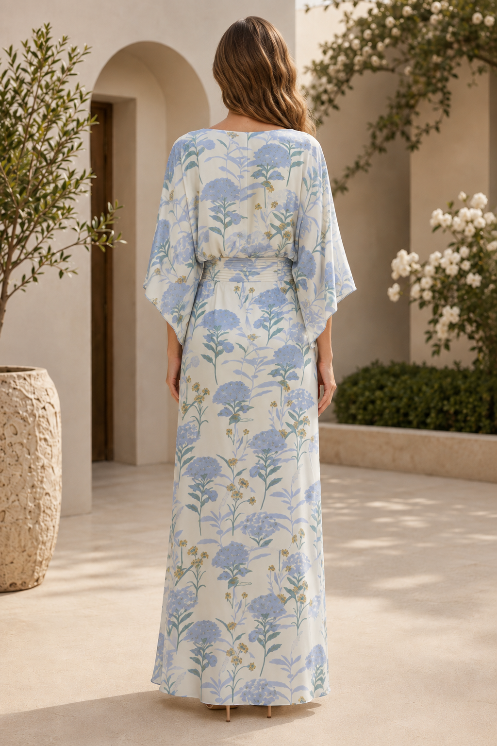 Geblümtes Maxi-Kleid mit Kimono-Ärmeln und geraffter Taille