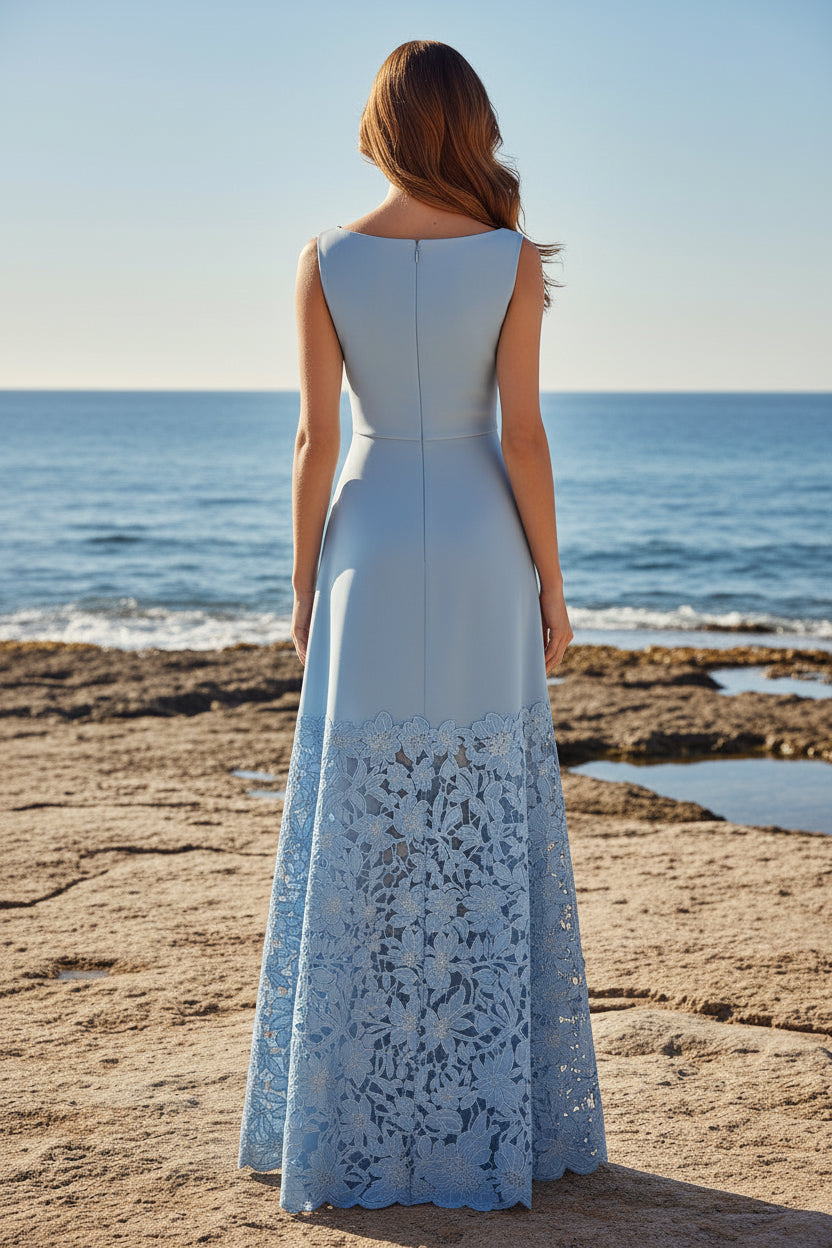 Abendkleid in A-Linie mit U-Boot-Ausschnitt und Spitzrock