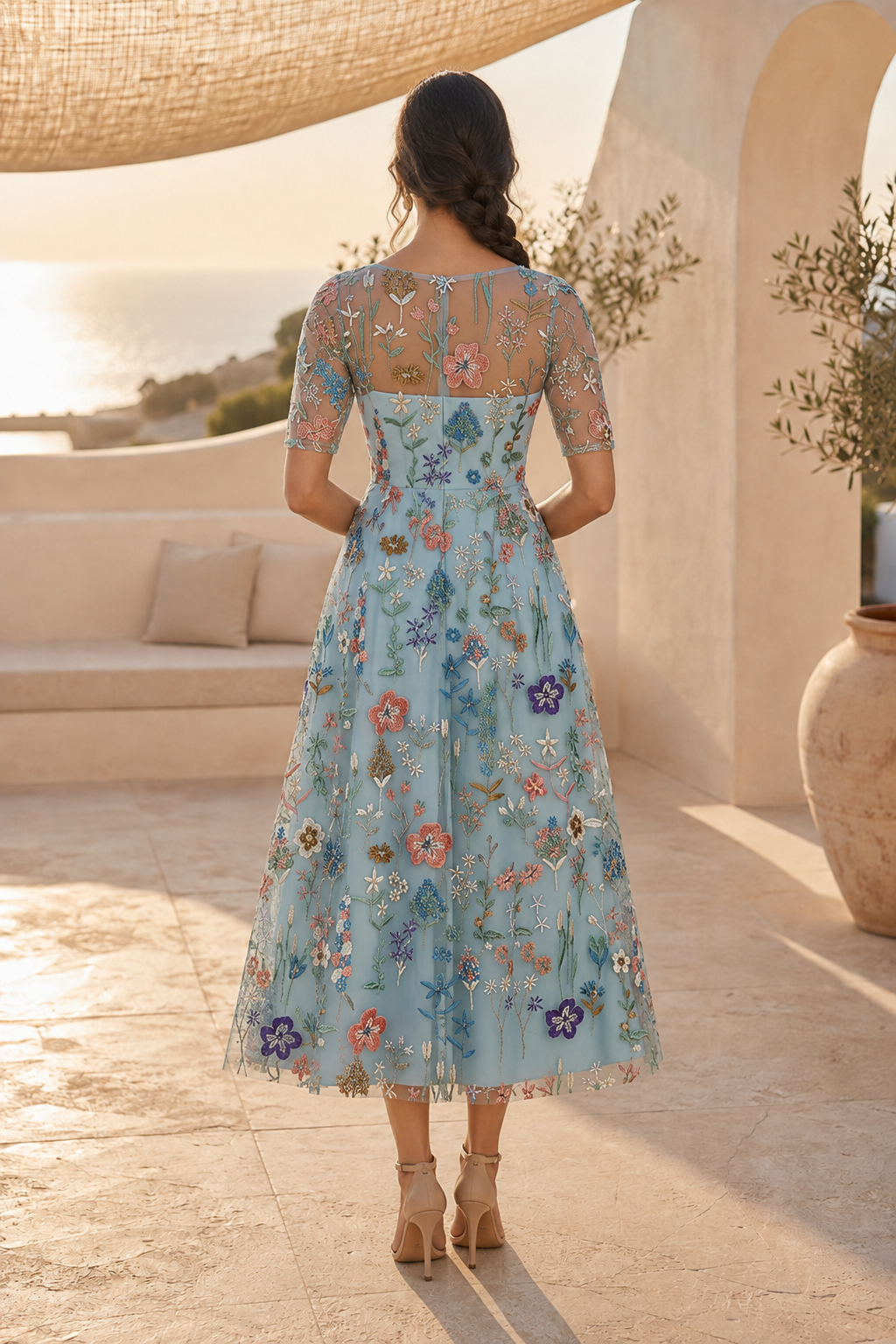 Florales, besticktes Midi-Kleid mit Illusionsausschnitt und kurzen Ärmeln