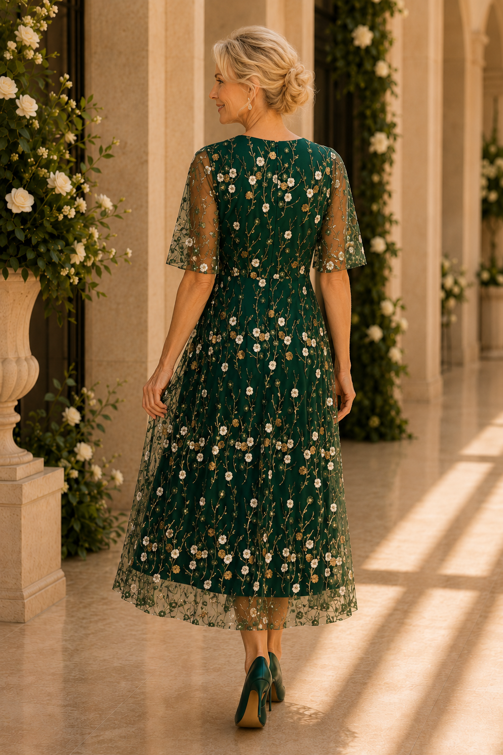 Geblümtes Midi-Kleid mit Flatterärmeln und Stickerei