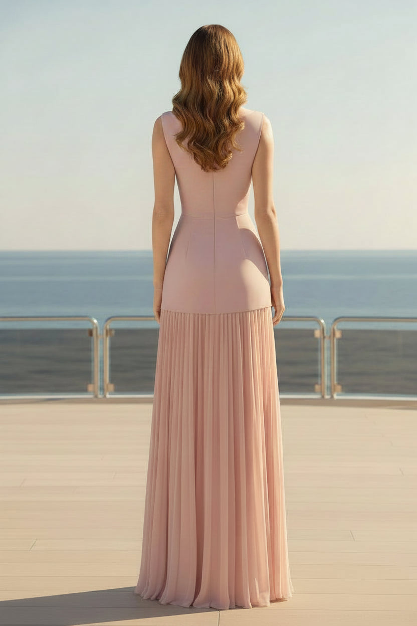 Ärmelloses plissiertes bodenlanges Kleid