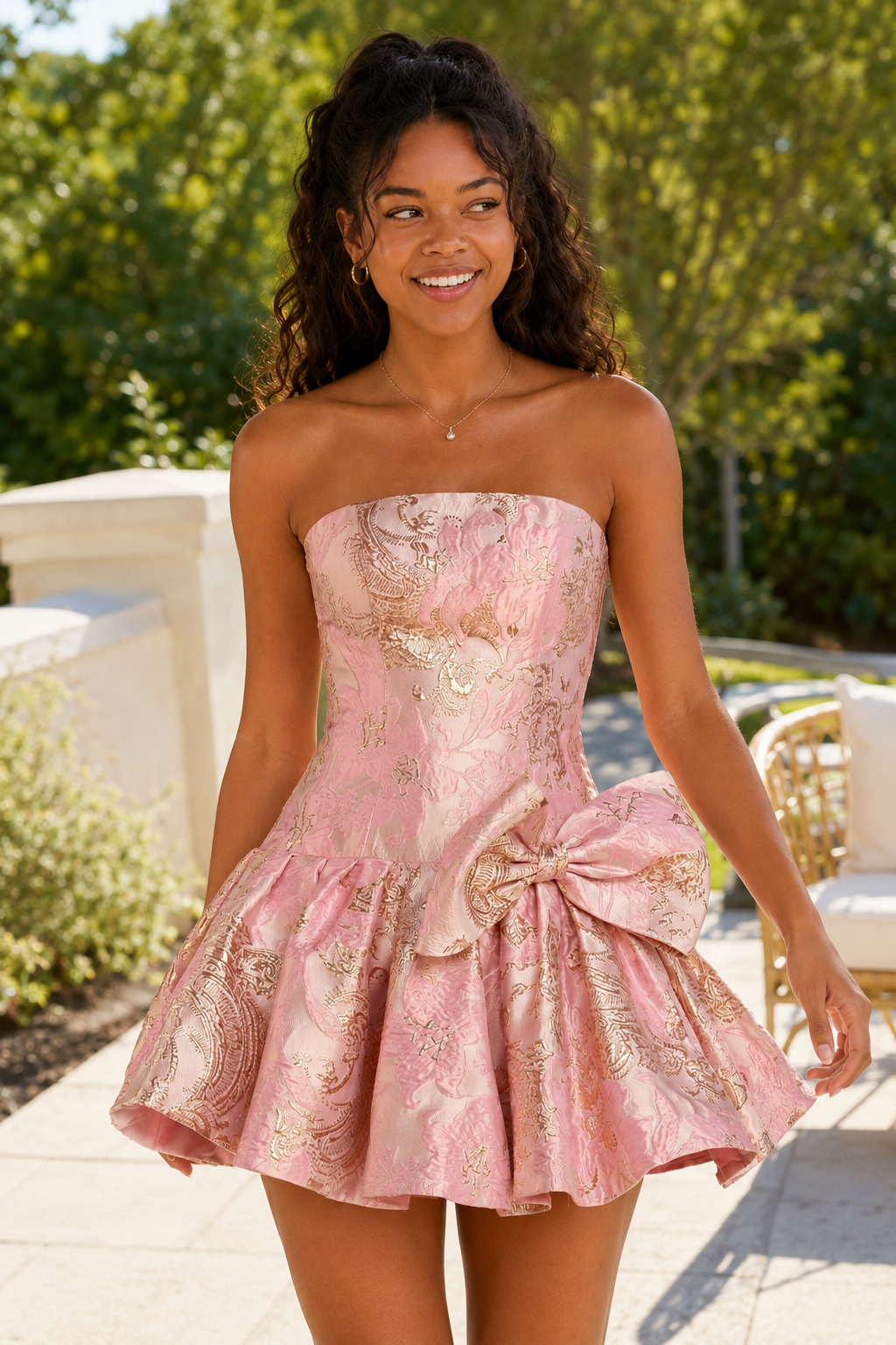 Trägerloses Jacquard-Mini-Kleid mit Falten und Schleife