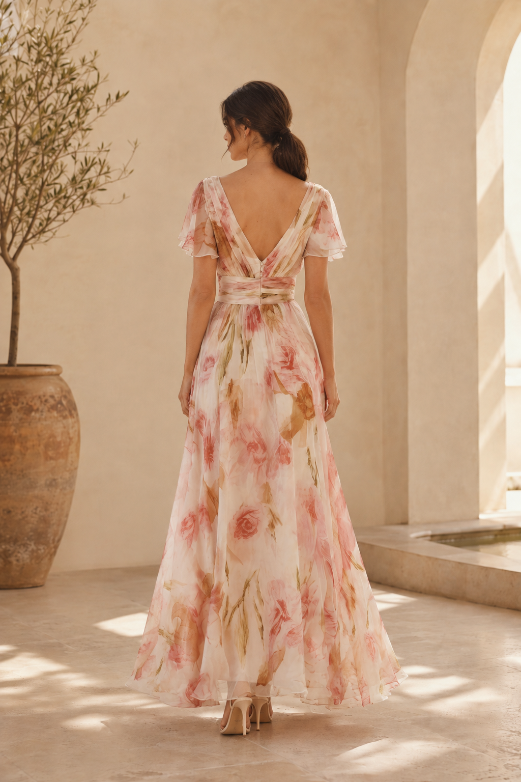 Geblümtes Maxikleid mit V-Ausschnitt und Volantärmeln