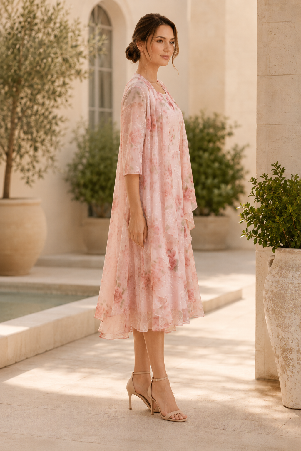 Geblümtes gestuftes Midikleid mit transparenter Jacke