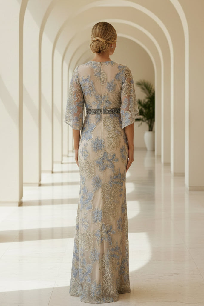 Abendkleid mit Blumenspitze, flatternden Ärmeln und V-Ausschnitt