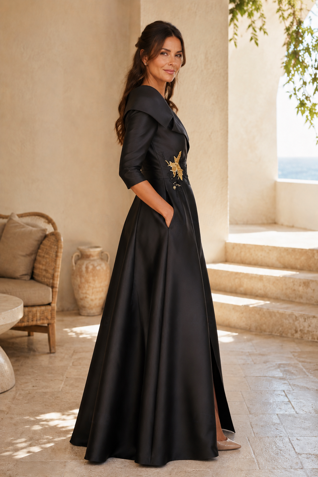 A-Linien-Abendkleid aus Satin mit Carmenausschnitt und hohem Schlitz