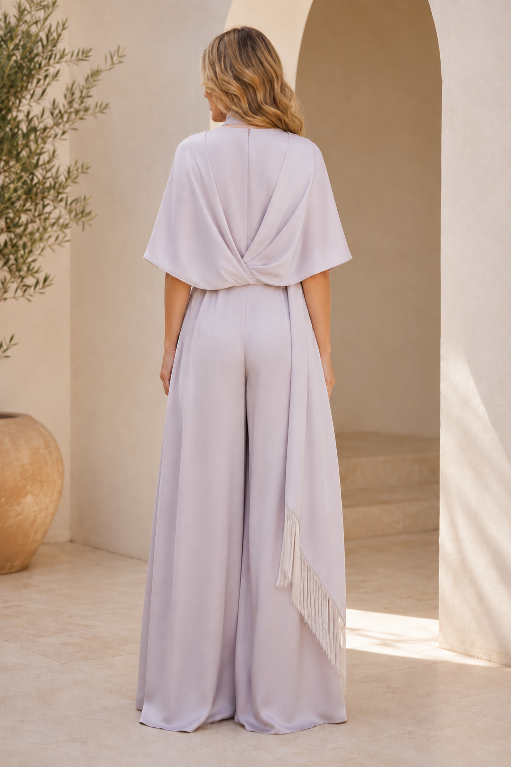 Weites Overall mit Schal und Blumenapplikation