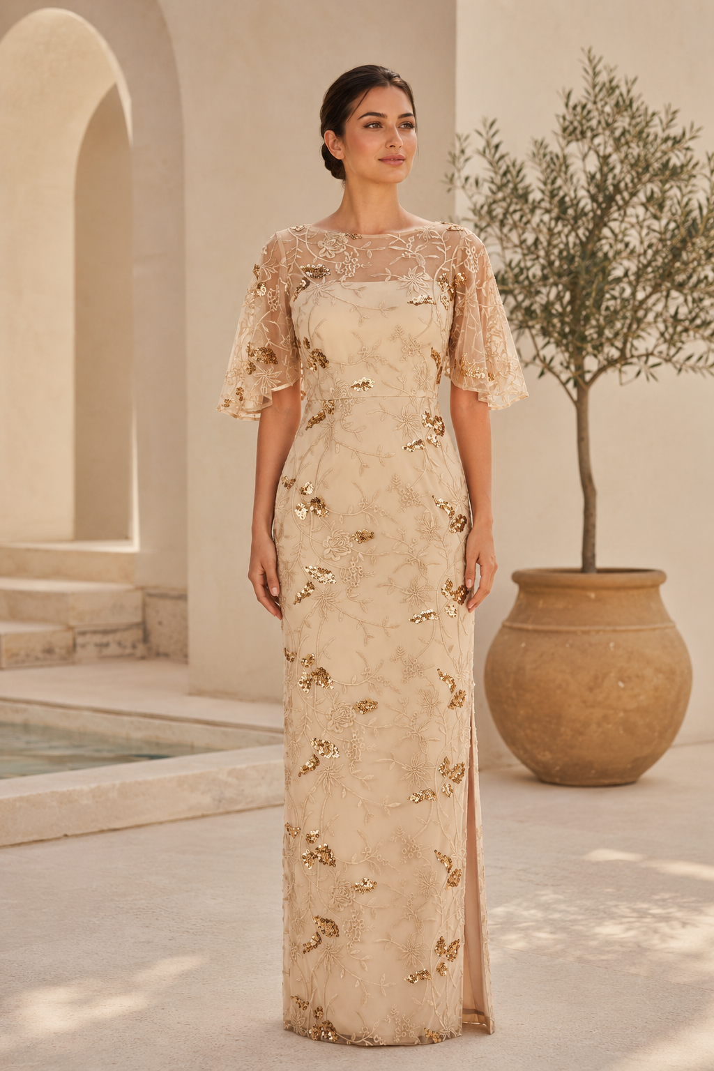 Kleid mit Illusion-Ausschnitt, Paillettenstickerei und Etui-Silhouette