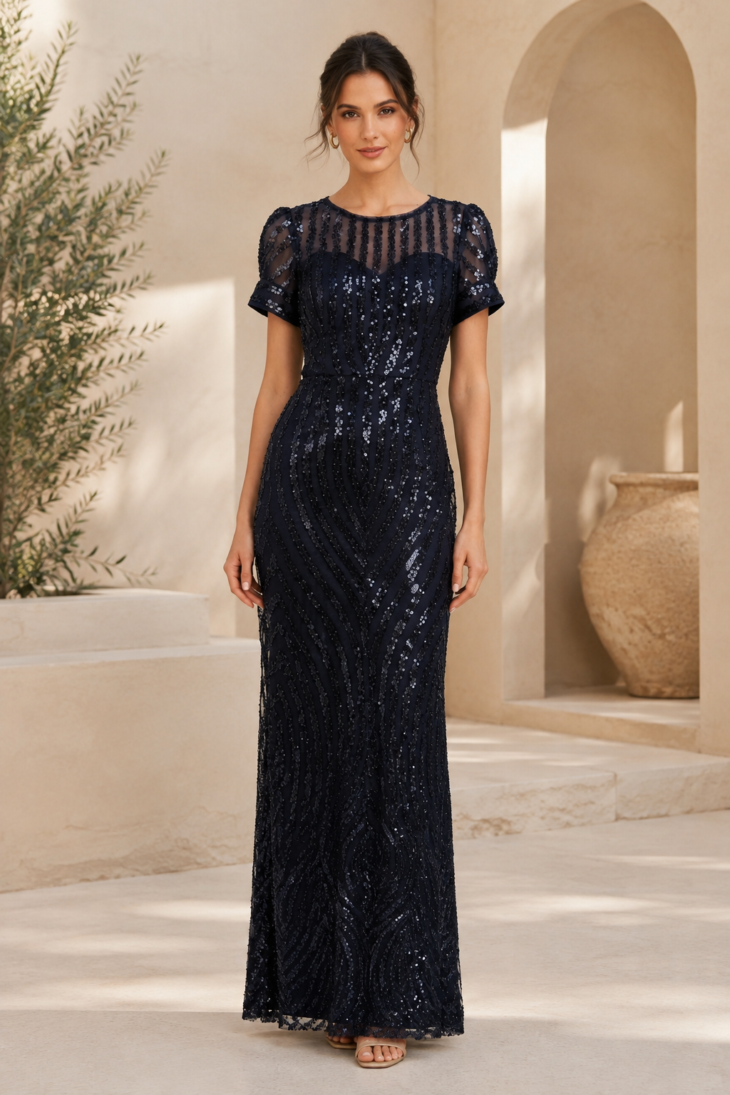 Abendkleid mit Pailletten, Illusionsausschnitt und kurzen Ärmeln