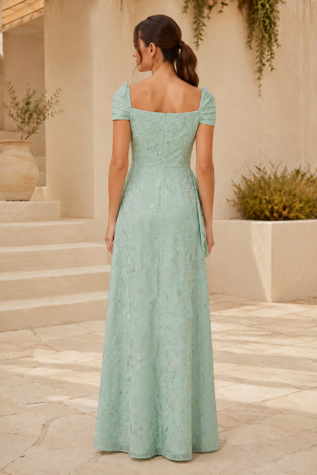 Geblümtes Jacquard-Kleid mit Kappenärmeln und seitlicher Drapierung