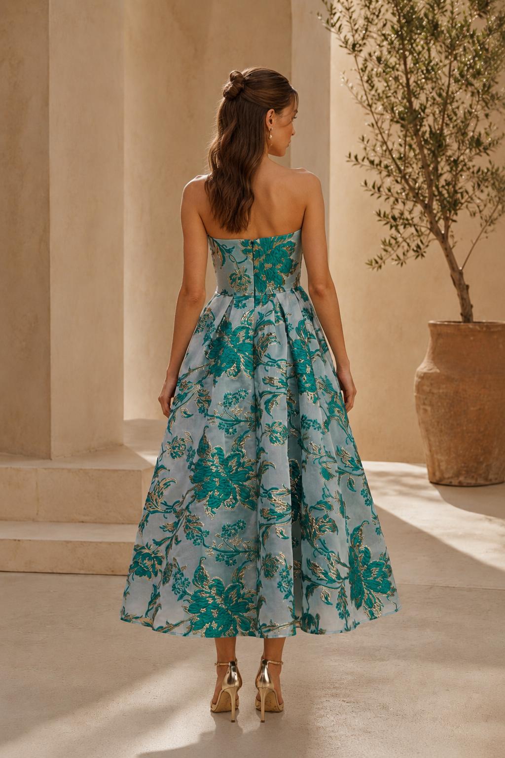 Trägerloses A-Linien-Kleid in Teelänge aus floralem Jacquard