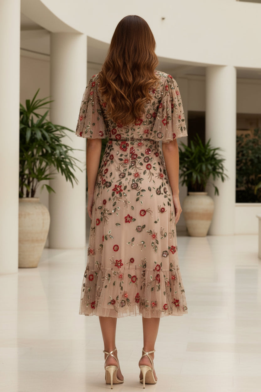 Besticktes Tüll-Midikleid mit flatternden Ärmeln