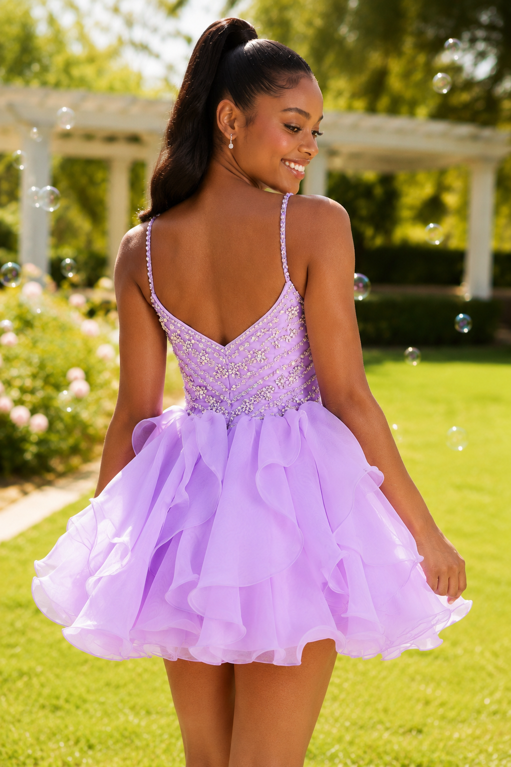 Verziertes Oberteil mit Rüschen aus Organza, Mini-Kleid