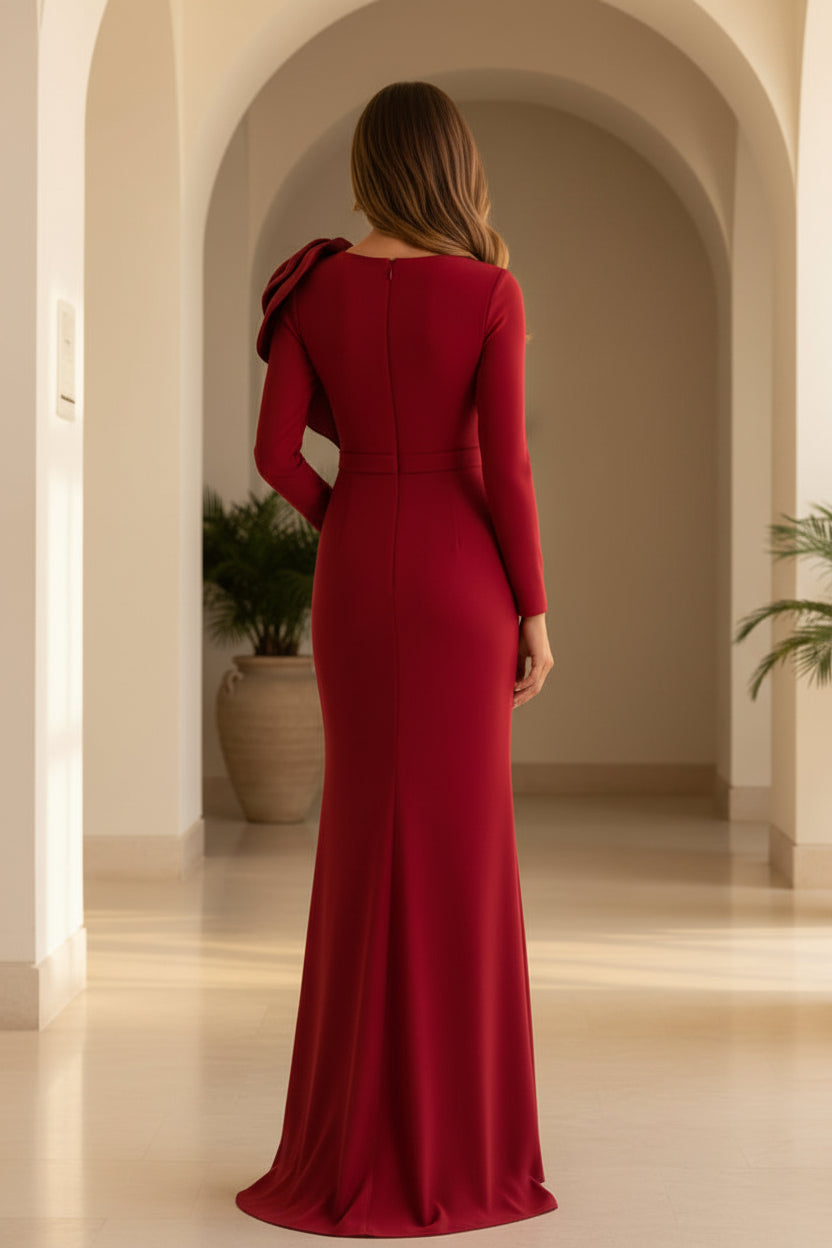 Elegantes, langes Säulenkleid mit Ärmeln und floralen 3D-Applikationen