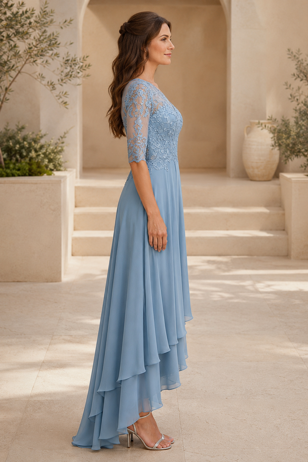 Abendkleid aus Chiffon mit Illusion-Spitzenoberteil und High-Low-Saum