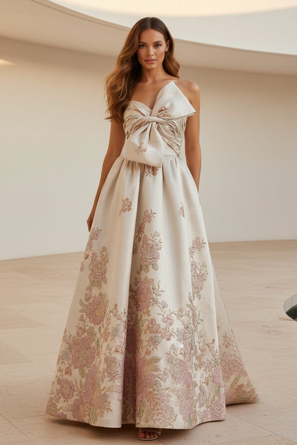 Trägerloses jacquardgewebtes Abendkleid mit Blumenmuster und Schleifendetail