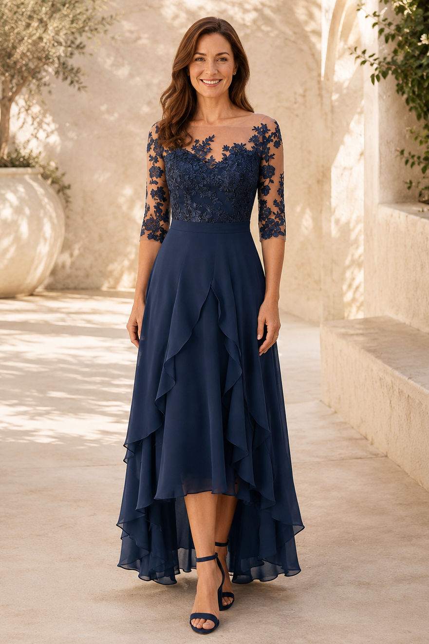 Abendkleid mit Illusionsspitzenapplikationen und asymmetrischem Rüschenrock