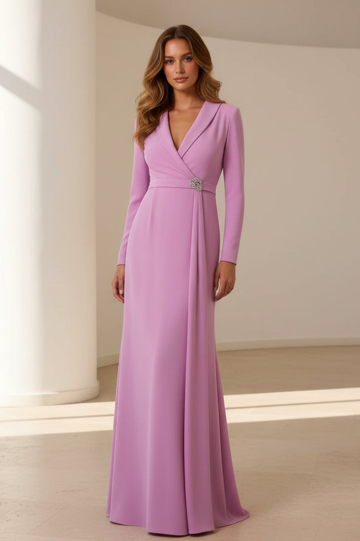 Abendkleid aus Crêpe mit Schalkragen und langen Ärmeln