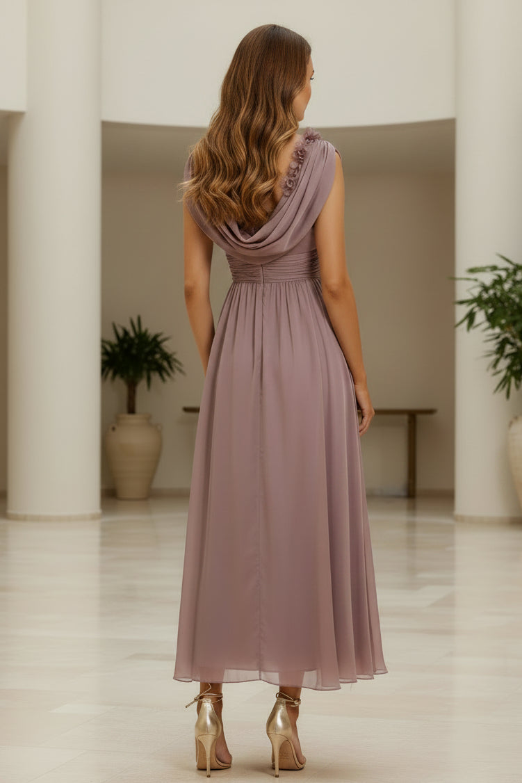Drapiertes Midi-Kleid mit Wasserfallausschnitt und 3D-Blume