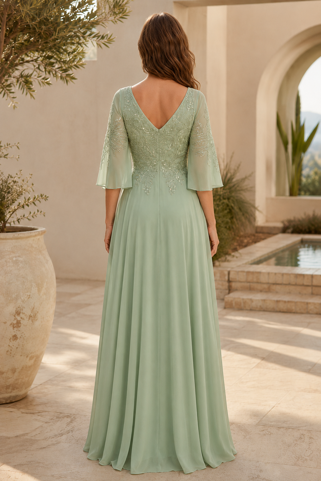 Besticktes A-Linien-Kleid mit Flügelärmeln
