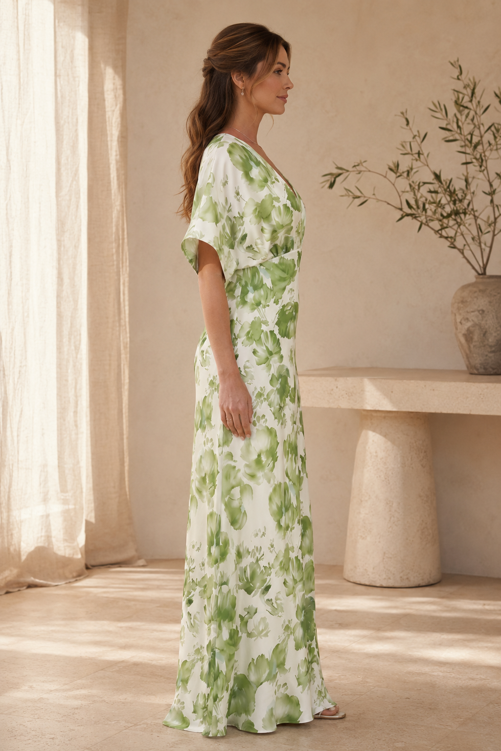 Maxikleid mit Blumenmuster, tiefem V-Ausschnitt und flatternden Ärmeln