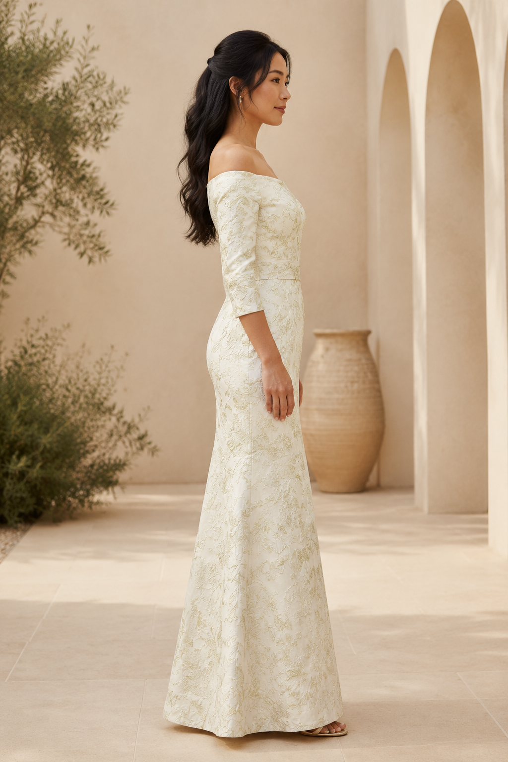 Meerjungfrauenkleid aus metallischem Jacquard mit Carmen-Ausschnitt