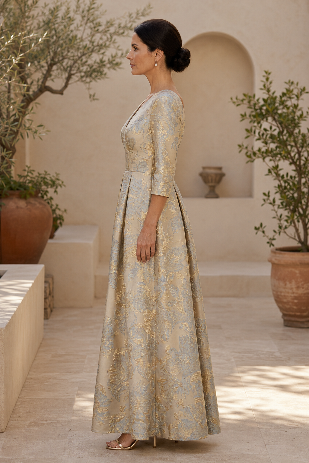 Geblümtes Jacquard-A-Linien-Kleid mit V-Rücken und 3/4-Ärmeln