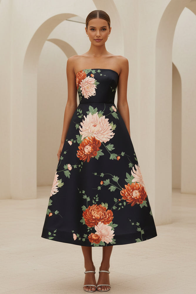 Trägerloses geblümtes A-Linien-Midikleid