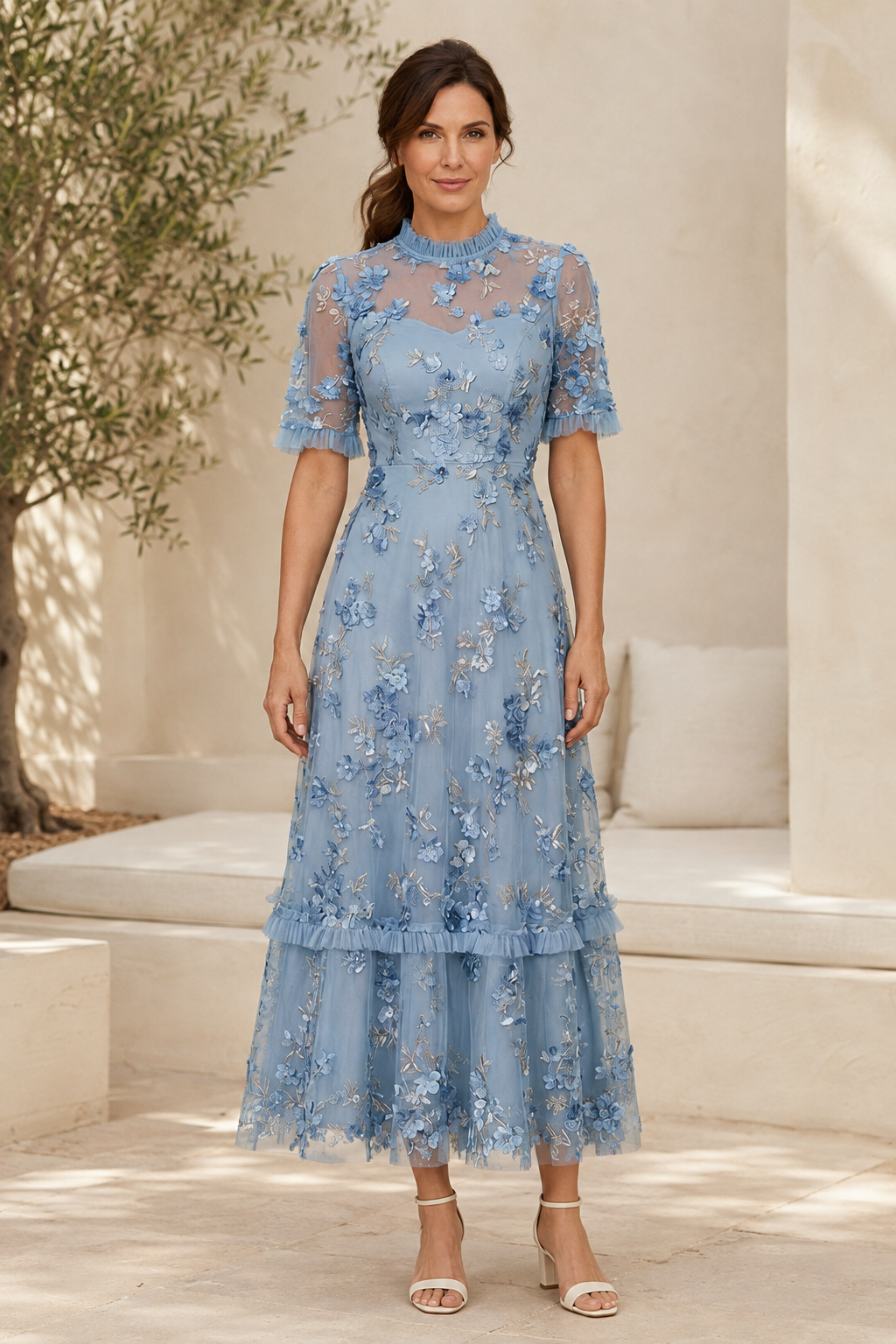 Gestuftes Midi-Kleid mit 3D-Blumenstickerei und Illusionsausschnitt