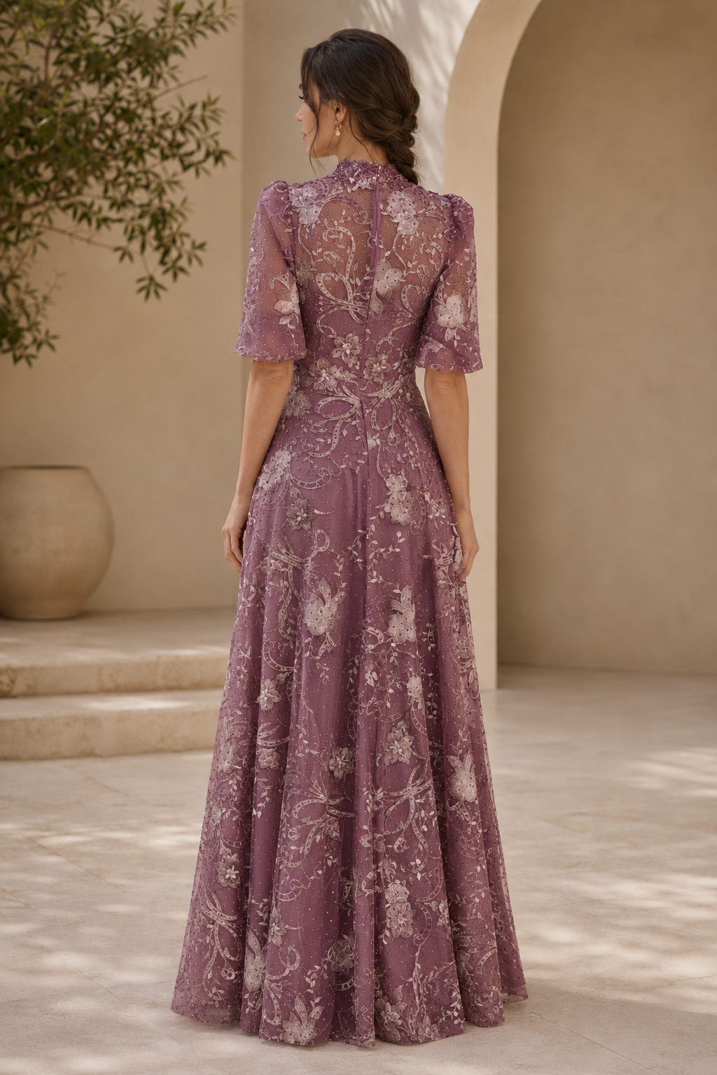 Geblümtes, besticktes Illusion A-Linien-Kleid mit hohem Kragen