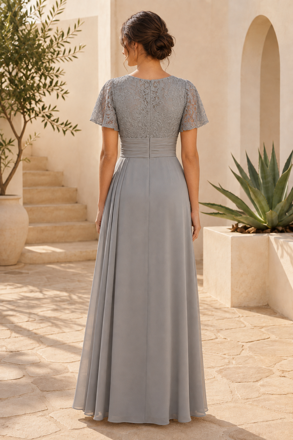 Abendkleid mit A-Linie, Spitzenoberteil und flatternden Ärmeln
