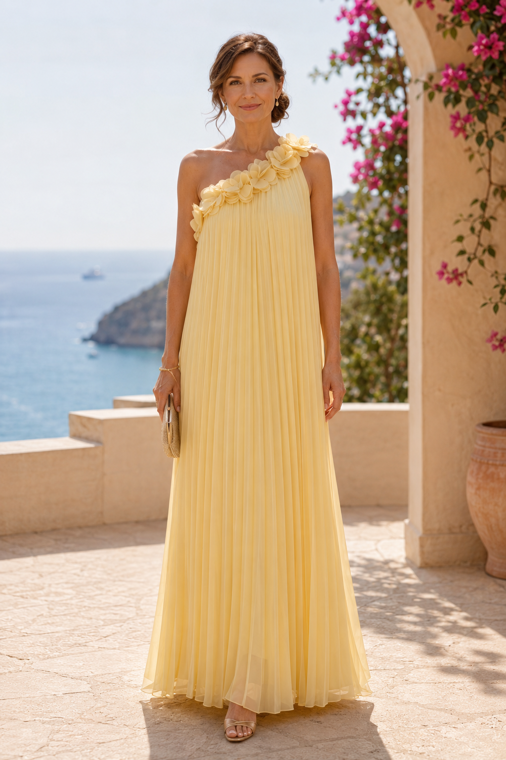 Blumiges One-Shoulder Maxikleid mit Falten und Applikationen