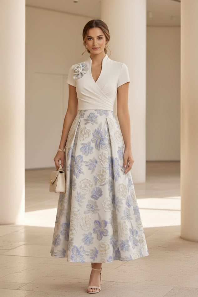 Midikleid mit Blumen-Jacquardmuster und Wickeloberteil
