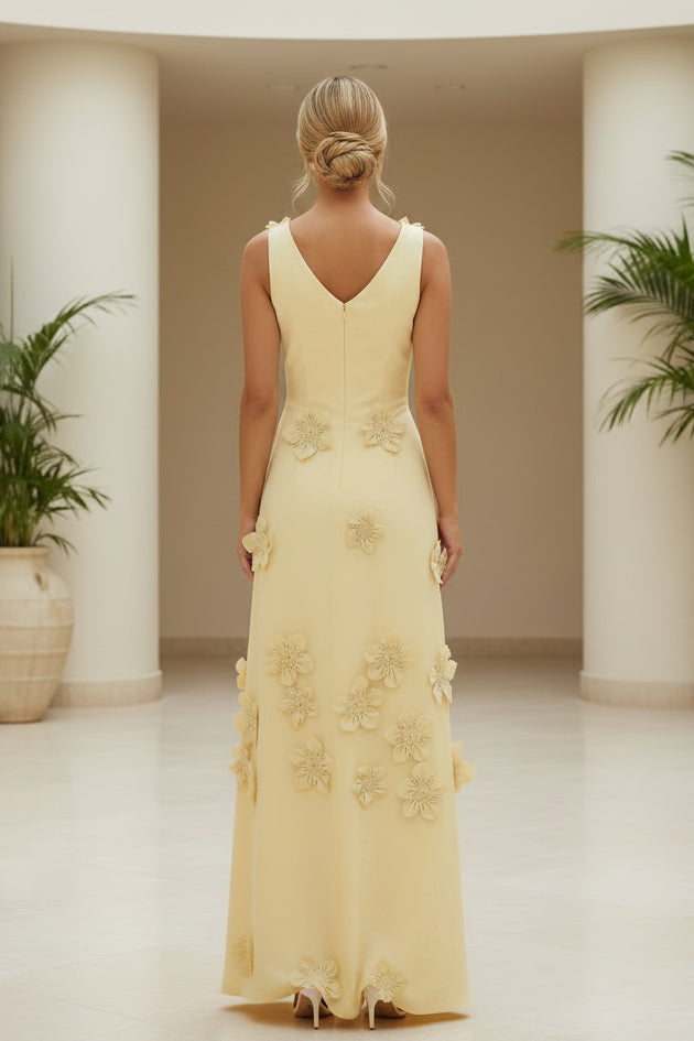 Ärmelloses Maxikleid mit 3D-Blumenapplikationen