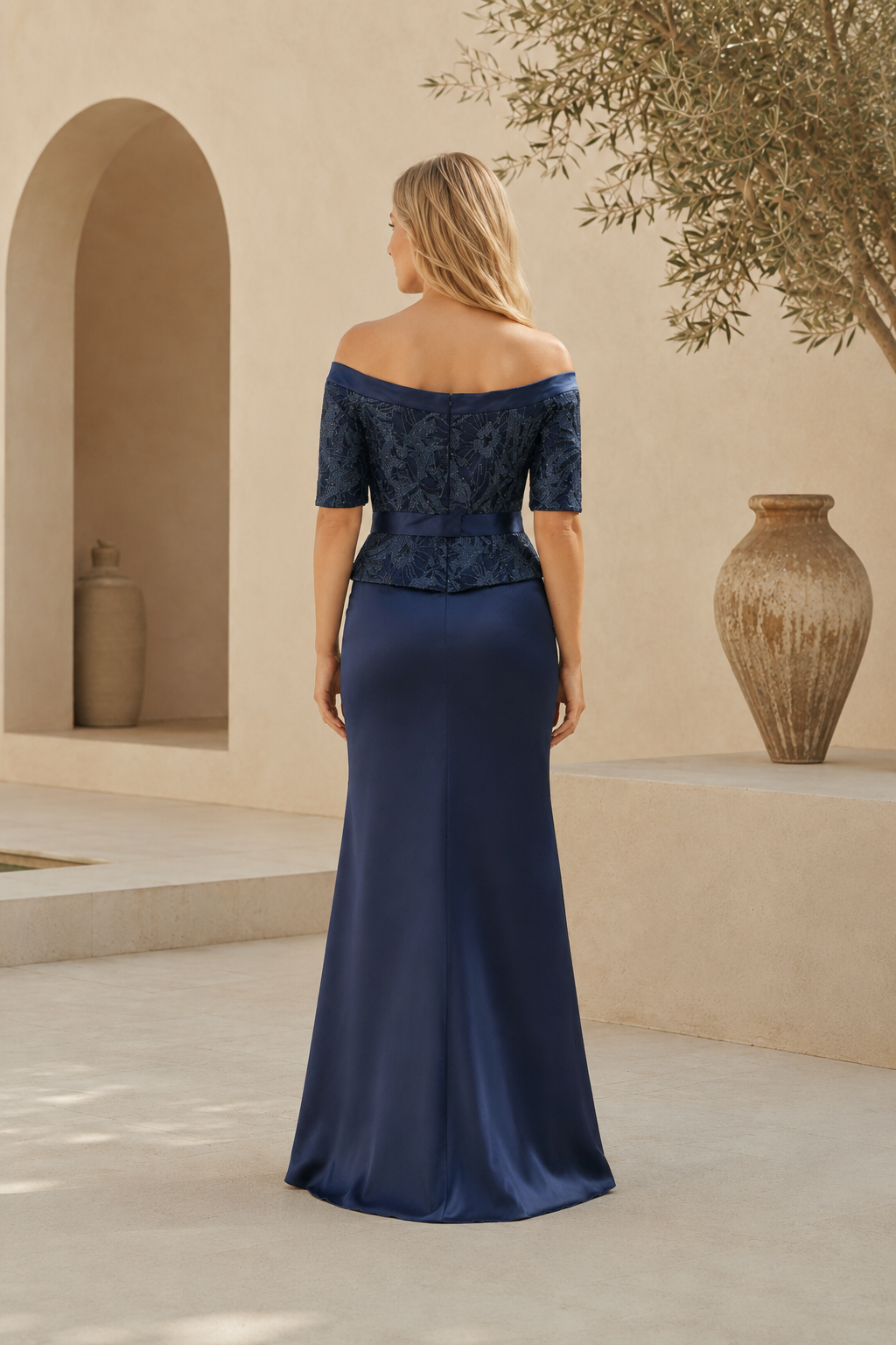 Schulterfreies Spitzen-Peplum-Abendkleid