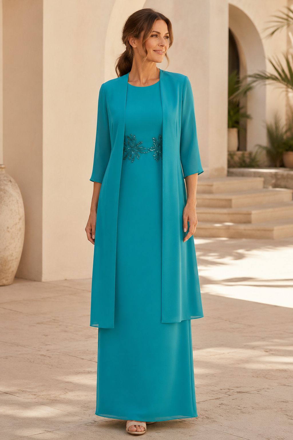 Abendkleid aus Chiffon im Etui-Stil mit passender Jacke