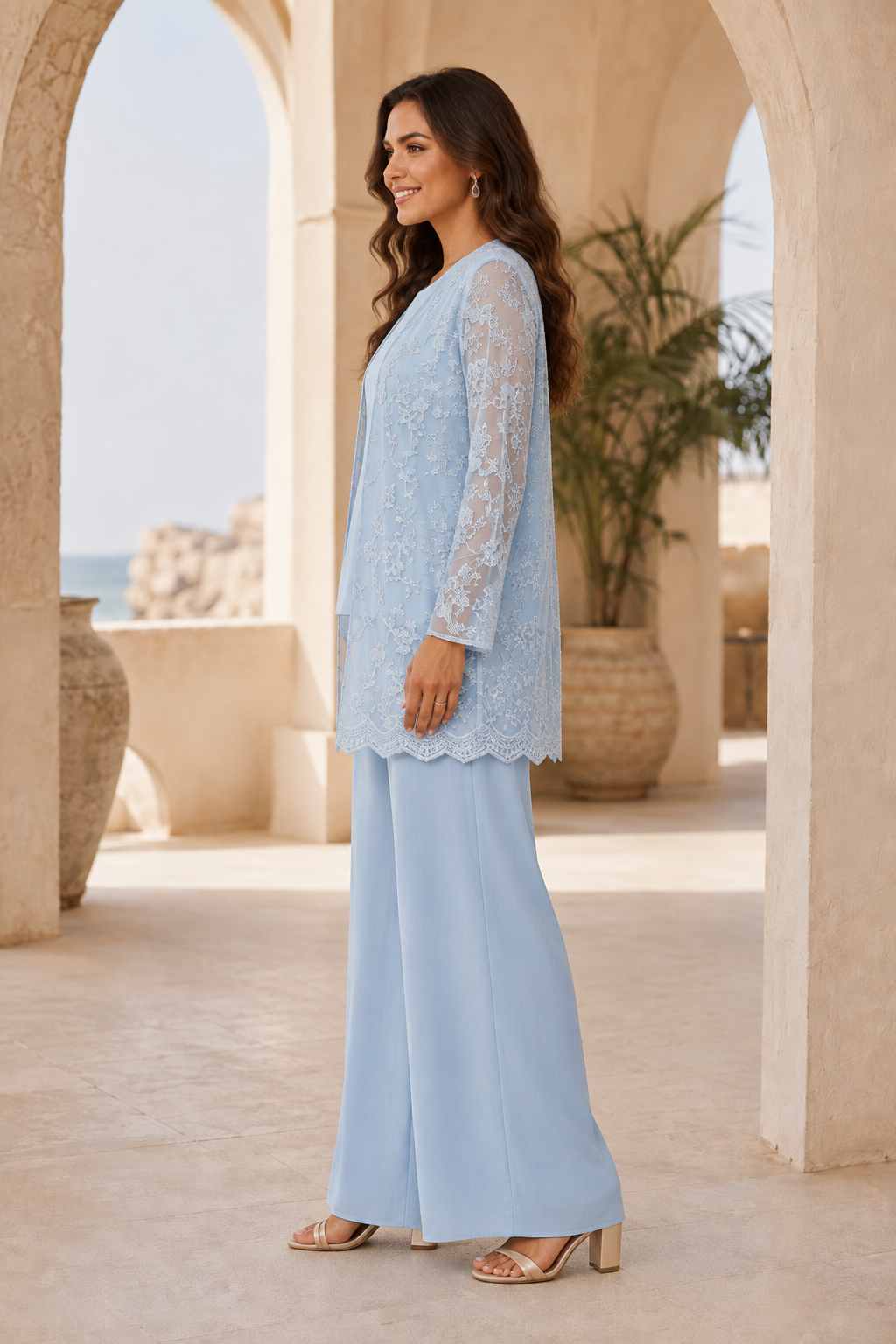 Dreiteiliges Set aus Spitzenjacke, Top und weiter Hose