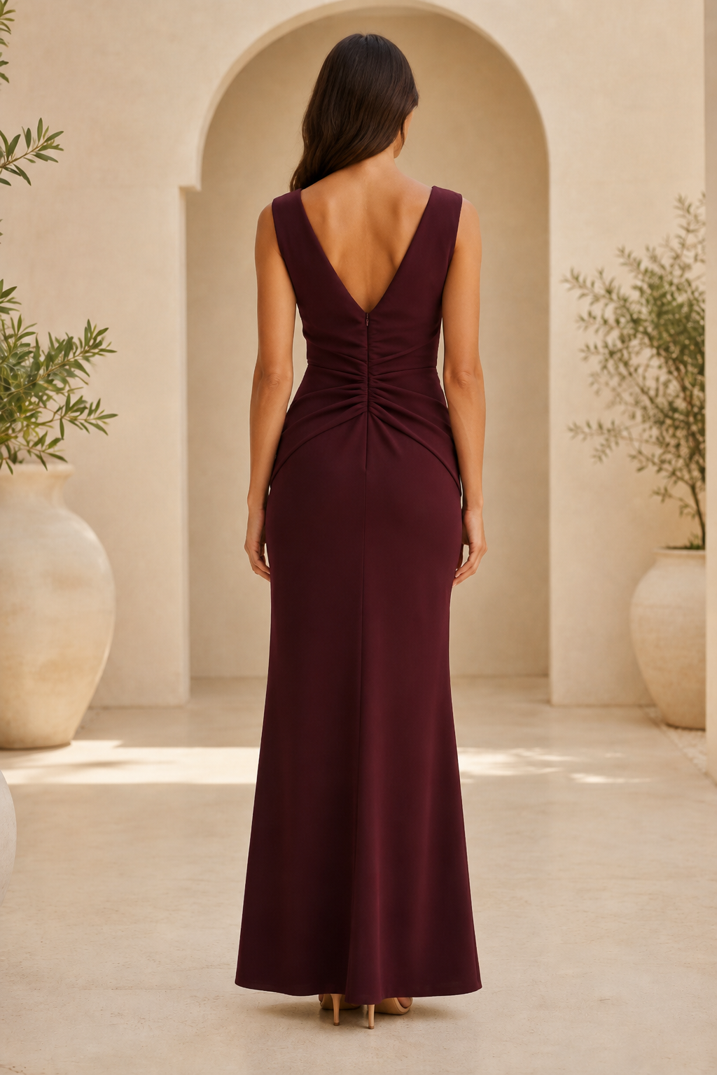 Abendkleid mit Wasserfallausschnitt, Raffungen und Meerjungfrauen-Schnitt