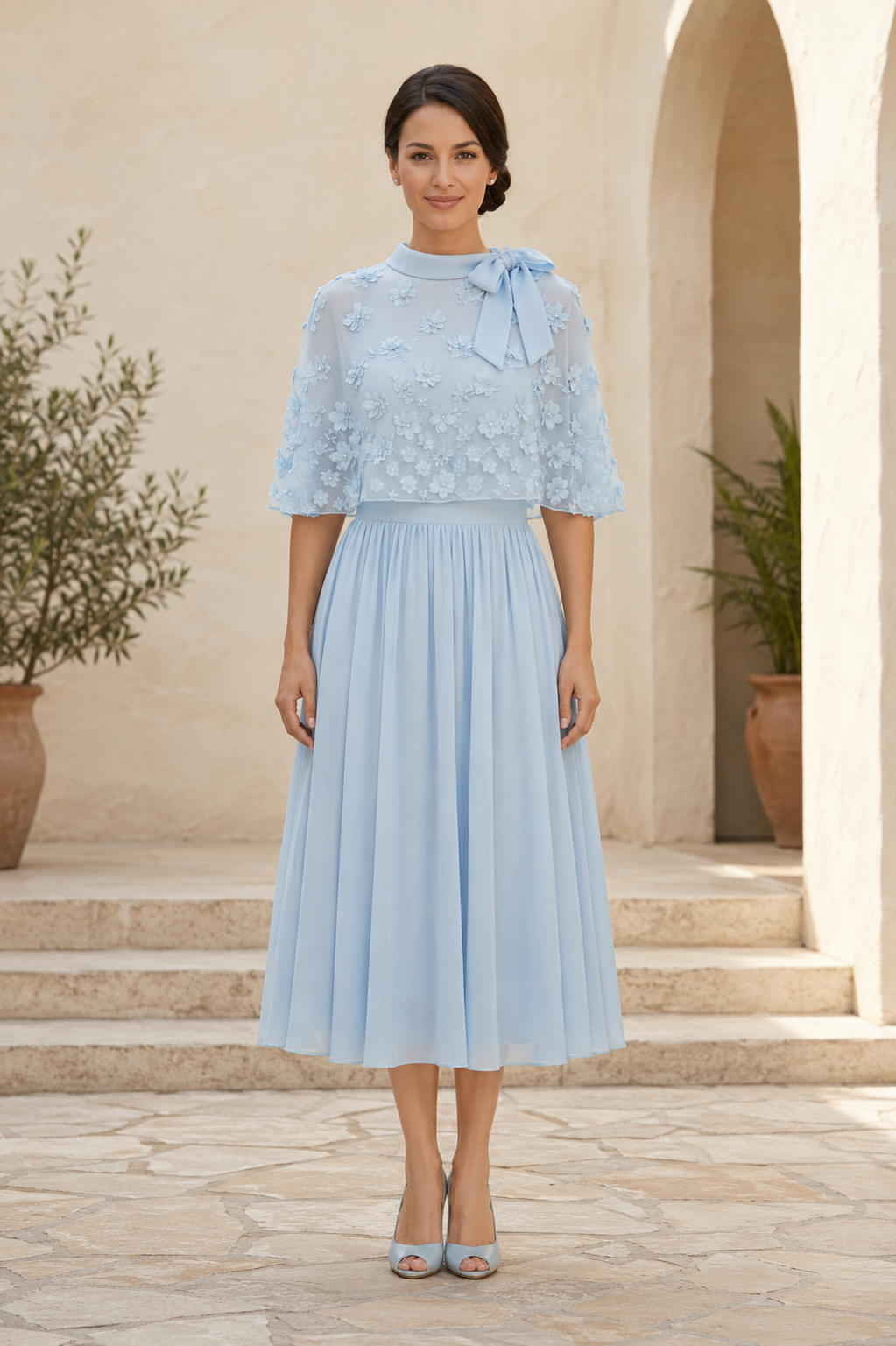 Florales Midi-Cape-Kleid aus Sheer mit Schleifenkragen